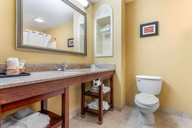 Comfort Suites 71 1 0 9 Findlay Hotel Deals Reviews Kayak