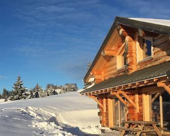 Spacious and quiet chalet - sleeps 6 - 4 stars - 120m2 - La Pesse - Edificio