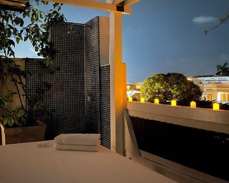 Les Lezards B&B - קרטחנה דה אינדיאס - מרפסת