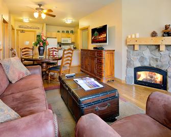 Juniper Springs Resort - Mammoth Lakes - Living room
