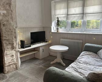 Little Cottage, Big Character - Pontypridd - Living room