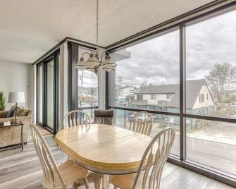 Sand & Sea Beach Dreams (112) - Beach View Pool - Seaside - Dining room