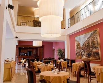 Hotel Maxim - Анцола-делл'Емілія - Ресторан