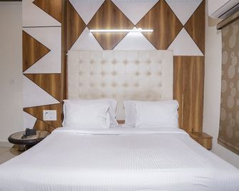 Hotel Razia Inn - Hisar - Habitación