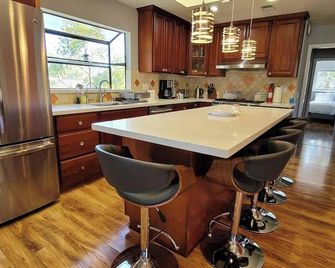 A Luxury Urban Getaway Walk to Stanford #2333 - Palo Alto - Kitchen