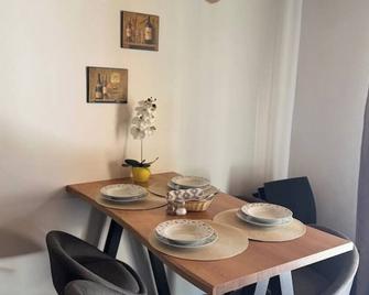 Quiet apartment in Dresden - Dresde - Comedor