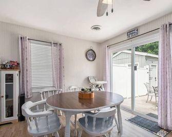 Eagle's Beach Nest - New Buffalo - Phòng ăn