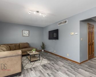 Central Il Peaceful Getaway - Pet Friendly! - Wenona - Sala de estar