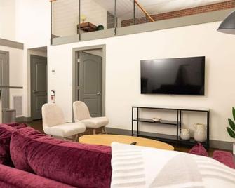 Stylish And New 1 Br Loft Apartment Right Downtown - Roanoke