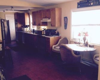 Lands End Beach Cottage - Pointe-du-Chêne - Kitchen