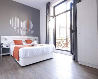 Hostal Live Barcelona - Barcelona - Bedroom