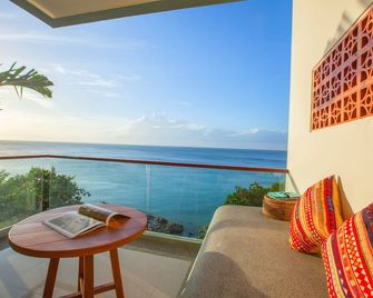 Norn Talay Surin Beach Phuket - צ'רנגטלאי - מרפסת