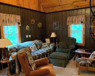 Cozy cabin in serene Cook Forest, close to all! - Leeper - Living room