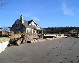 Whidbey Island Beach Front Vacation Home - Clinton - Edificio