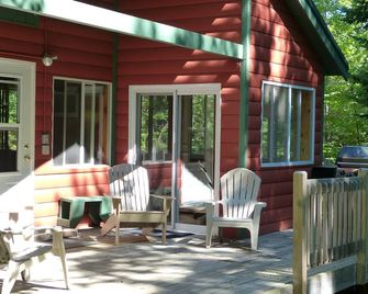 Cozy Cabin with Access to Beautiful Moosehead Lake. Pet friendly! - Greenville - Patio