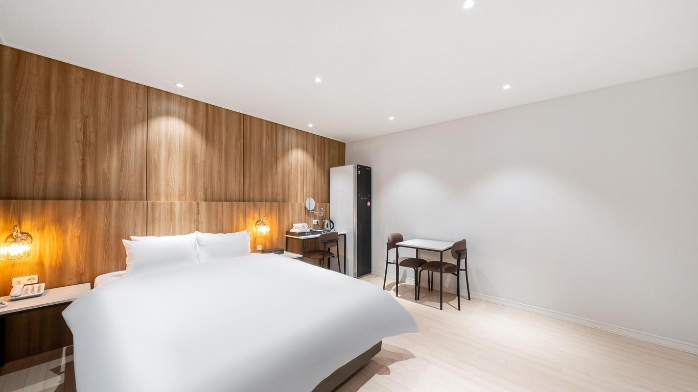 Ballantine Business Hotel
