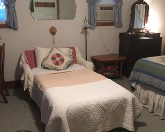 A Cozy Getaway - Wellsboro located just 6 miles from down town Wellsboro. - Wellsboro - Bedroom