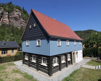 Oberlausitzer Ferienhaus mit Sauna -Gebirgshäusl Oybin- Zittauer Gebirge - Oybin - Gebäude