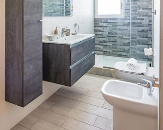 Casa Kenzo with parking by NapoliApartments - Naples