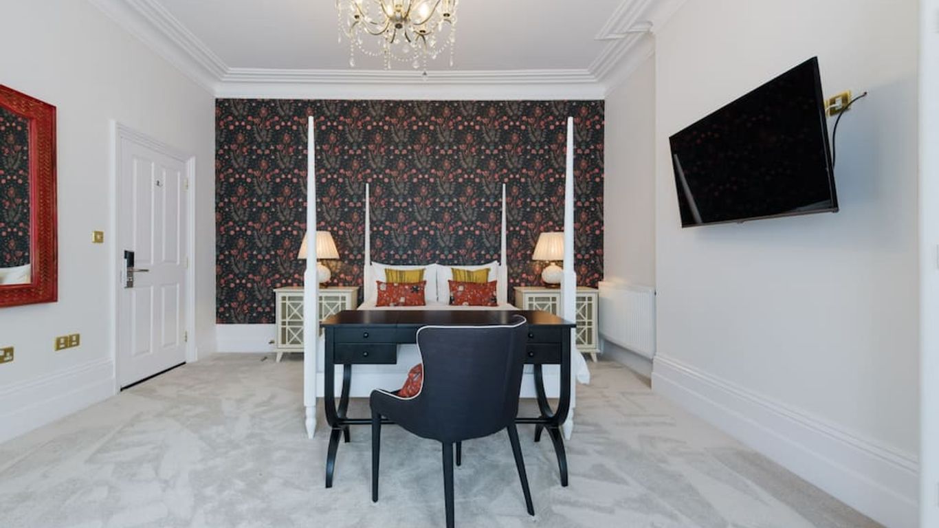 The Clarence Boutique Rooms