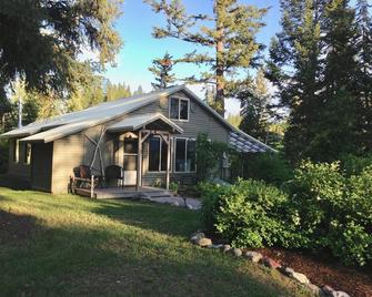 Abbot Creek Cottage, Only 10 Minutes From Glacier National Park! - Martin City - Edificio
