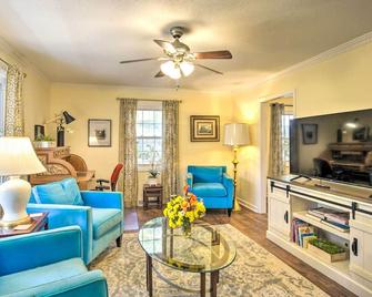Lovely Taylors Home: 8 Mi to Dtwn Greenville! - Greer - Living room