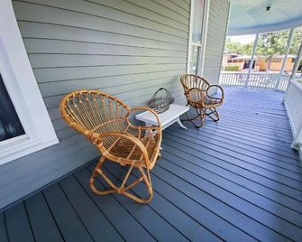 The Gallery House Boutique Hotel - Stephenville - Balcón