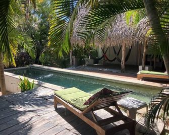 Fun and artsy Bunker, with big open windows to views - Sayulita - Piscine