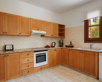 Aphrodite Hills Rentals - Superior Villas - Kouklia - Kitchen