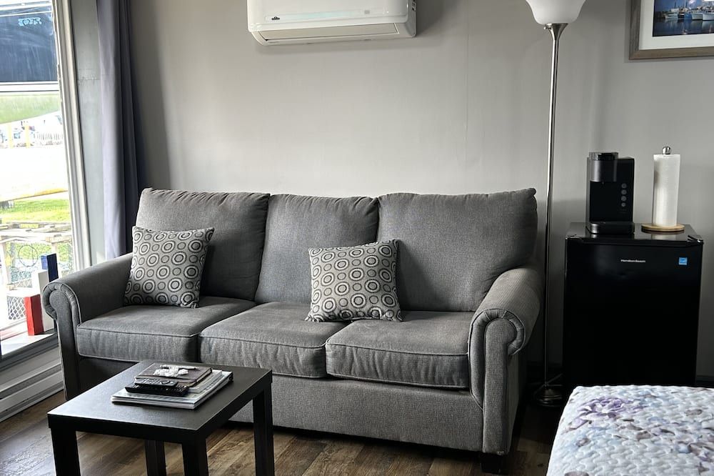 La Digue Suites - Cheticamp - Living room