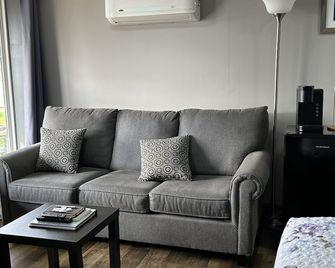 La Digue Suites - Cheticamp - Living room