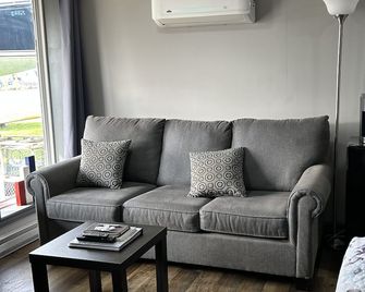 La Digue Suites - Cheticamp - Living room