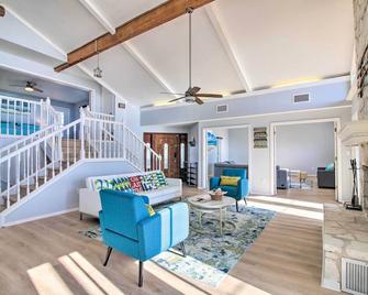 Sunny Lakefront Escape with Private Beach and Deck - Burnet - Living room
