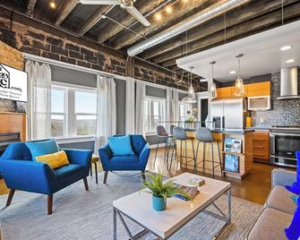 Gorgeous Penthouse Overlooking Nelson Atkins Museum! - קנזס סיטי - סלון