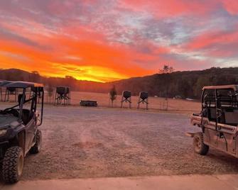 Lakefront Luxury Camping Amazing Wildlife Preserve - Stilwell