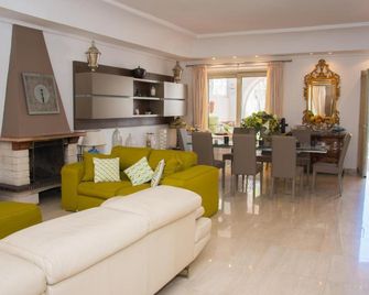 Villa Matilda Luxury B&b - إيشيا - غرفة معيشة