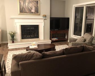 Updated luxury Keowee Key condo, short drive to Clemson - Salem - Sala de estar