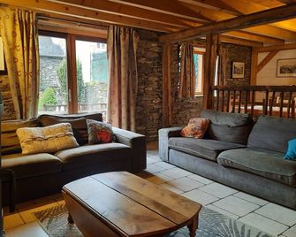 Authentique Chalet Grange Classe 3, Jardin Clôture, A 5 Mn Du Centre De Luchon - Antignac - Sala de estar