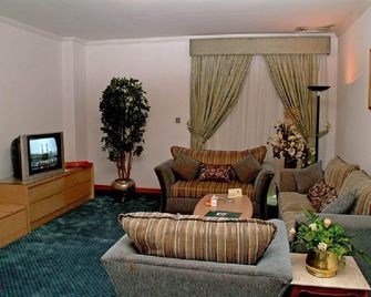 Ambassador Suites Jeddah - Jeddah - Living room