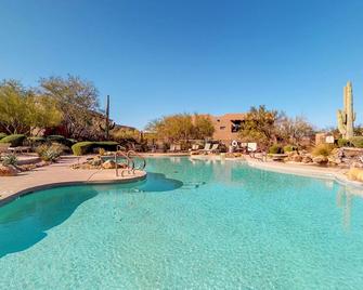 Southwestern charm with a pool & private patio - near shopping - Carefree - Pool