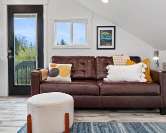 Bamboo Peaks Retreat, Mountain A-frame, Hot-Tub - Port Angeles - Wohnzimmer