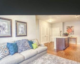 Lovely 1-Bedroom Apartment. - Humble - Sala de estar