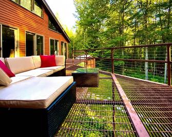White Mountain Escape w/ Separate In-Law Suite! - Thornton - Balcón
