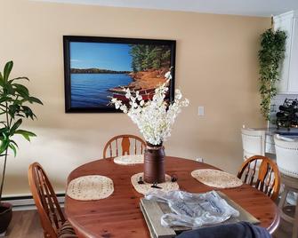 Lake Ossipee Townhouse - Ossipee - Dining room