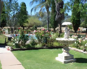 버크 리버사이드 모텔 - 버크