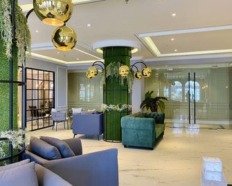 Grand Eska Hotel & Suites Batam - Lubuk Baja - Lobby