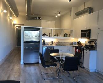 Entire Quiet Santana Row Luxe Queen Bed Loft! Yours To Call Home! - San Jose - Küche