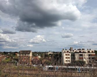 Lumineux Duplex à 2 Minutes de la Gare et 10 Mins des Quais de Seine - Conflans-Sainte-Honorine - Bâtiment