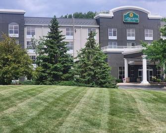 La Quinta Inn & Suites by Wyndham Milwaukee SW New Berlin - New Berlin - Building