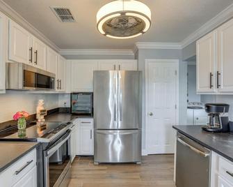 Suwannee River Retreat: Dock & Screened Porch! - Trenton - Cocina